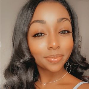 Meet your Posher, Mia